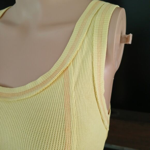AEMI & CO Women's Small Yellow Knit Casual Light inside out look Tank Top New - Picture 10 of 13